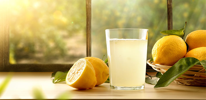 Sharbat-e Ab Limo mit Zitrone und Birkenzucker